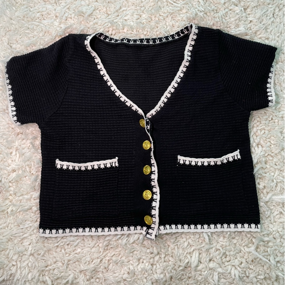DAZY Contrast Trim Pocket Patched Tee